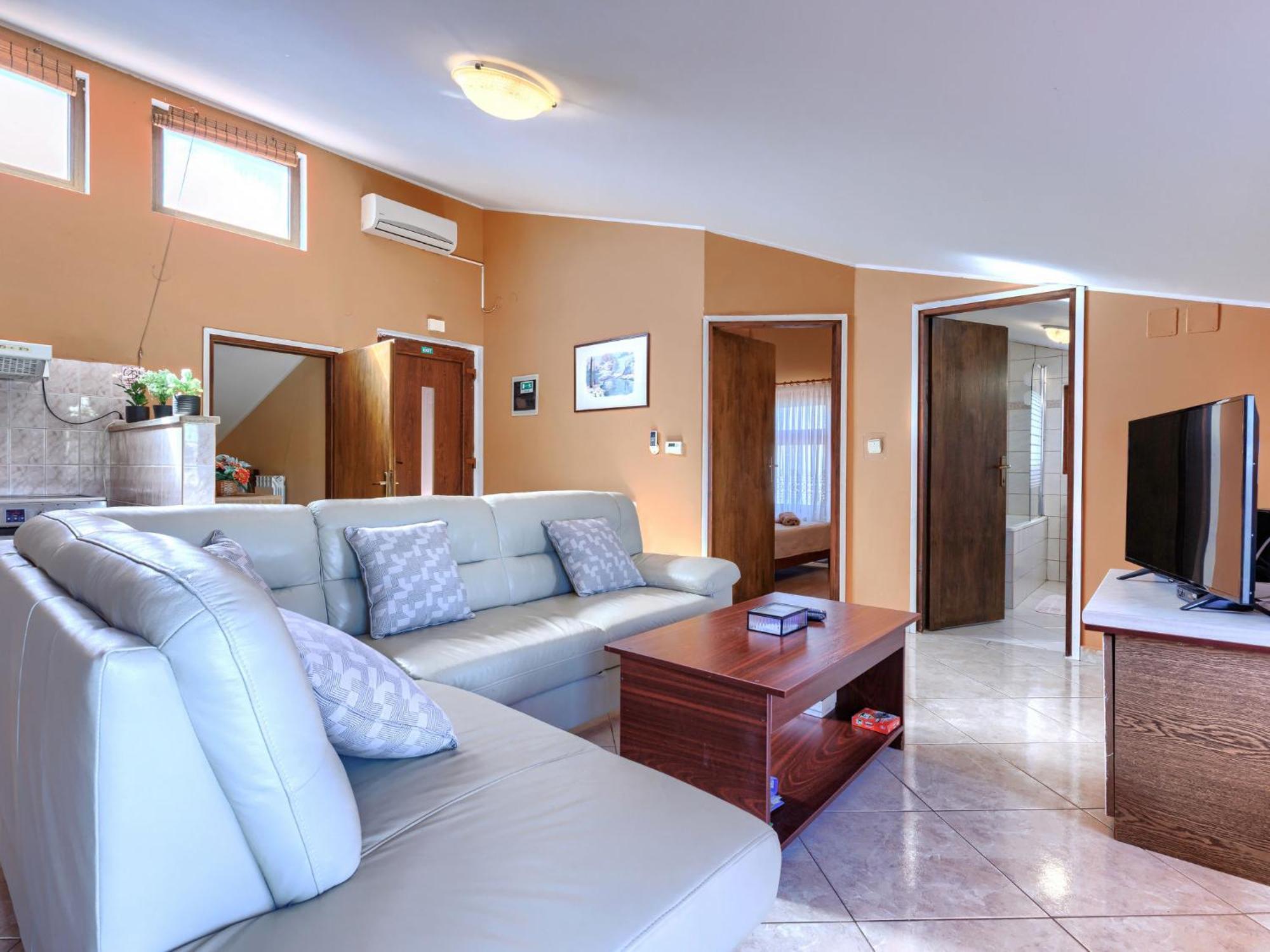 Maria - Pul 350 By Interhome *